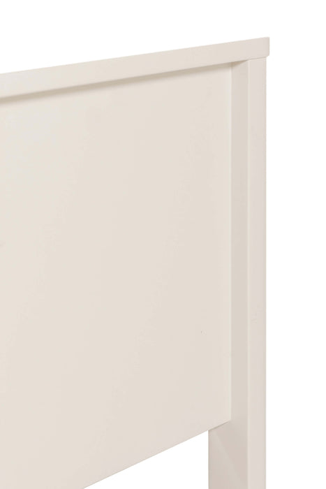 Freya 5' Low Footboard Bed Natural