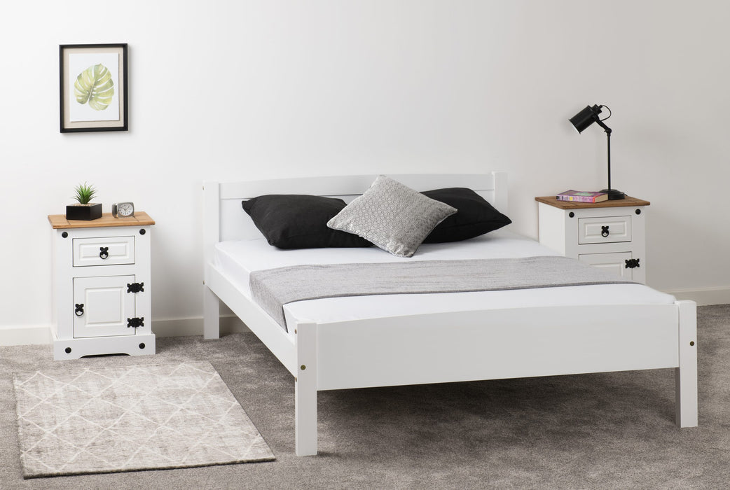 Amber 4'6" Bed in White
